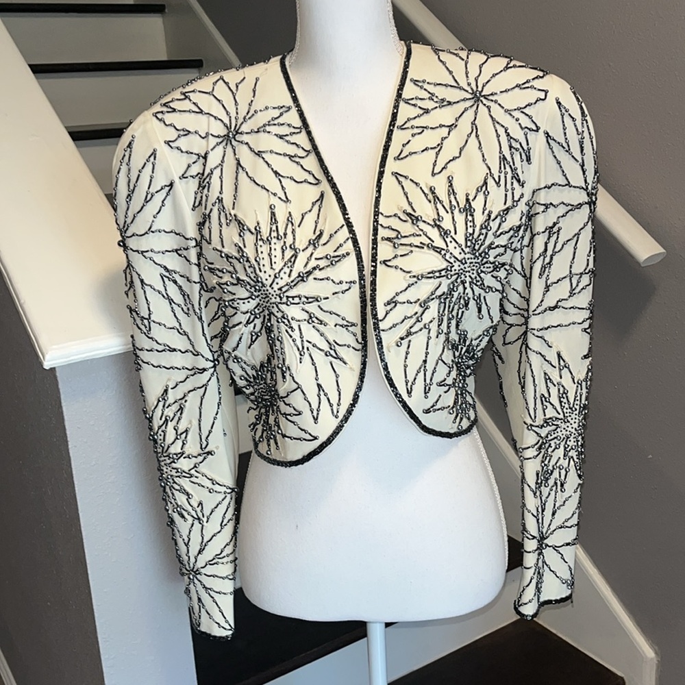 D’ore by Della Roufogali Off White 
Beaded Jacket. Beads are Pearlized Gray. Sz8